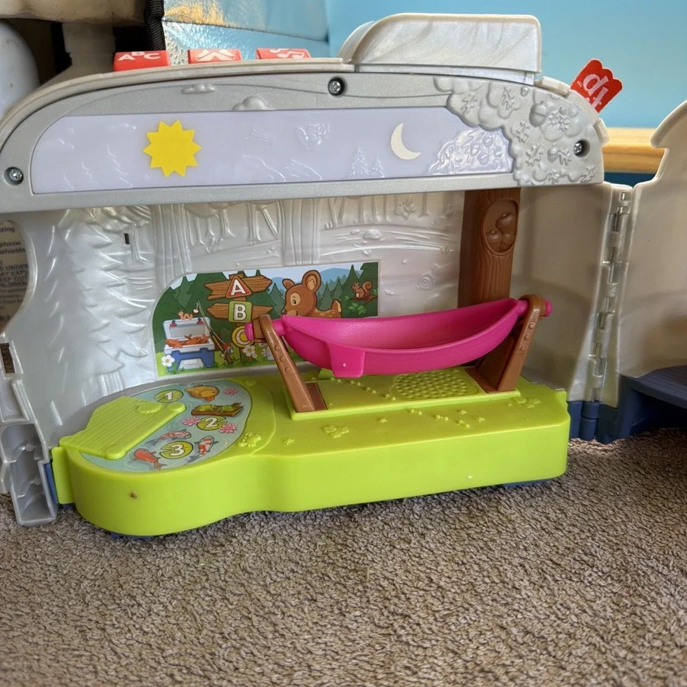 Fisher-Price Little People Light-up Learning Camper Playset 2021 Lights/Music